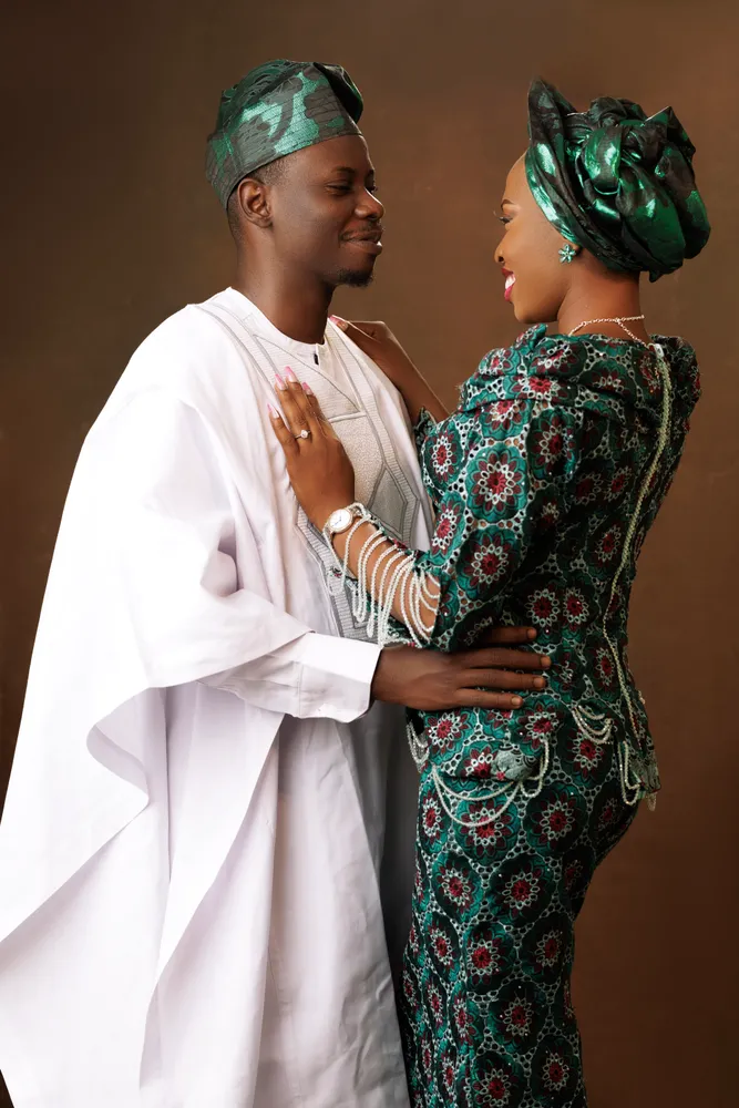 Opeyemi and Mayowa in their traditional attire